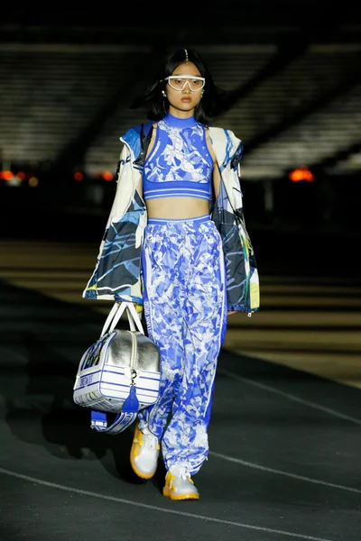 Look 32